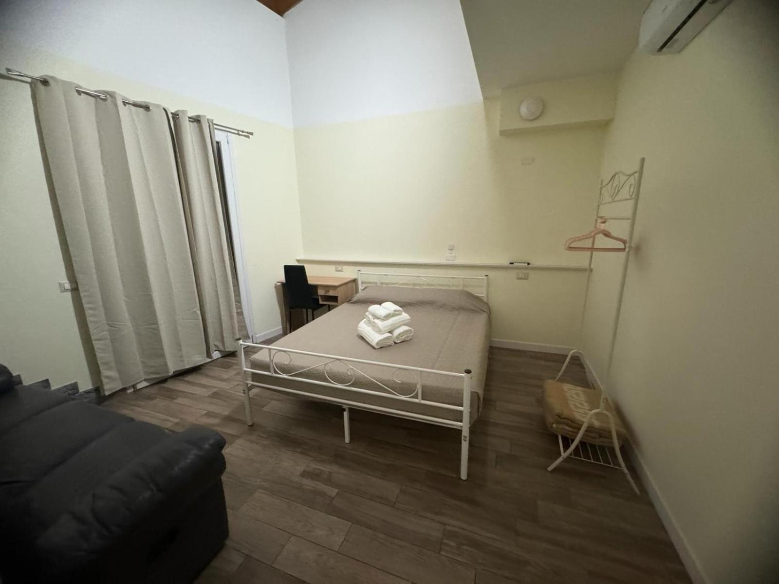 Park 20 Guest House Azzate Экстерьер фото